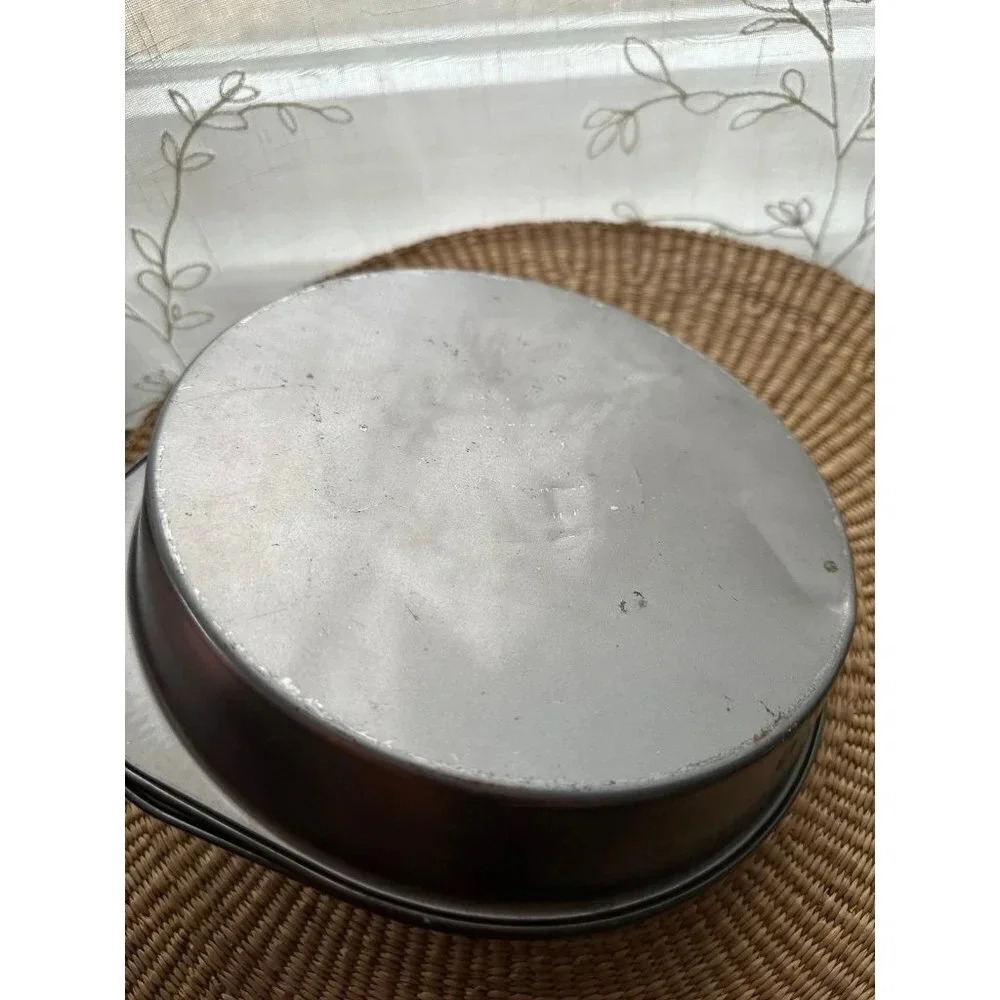 Two Round Baking pans - Picture 7 of 7